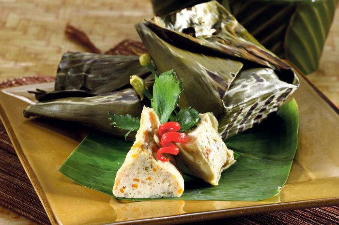 1. Ayam Betutu, 2. Babi Guling, 3. Sate Lilit, 4. Rujak Kuah Pindang, 5. Serombotan, 6. Tipat Blayag, 7. Nasi Jinggo, 8. Tum Ayam, 9. Jukut Ares, 10. Pie Susu, 11. Nasi Sela, 12. Pia Legong, 13. Pisang Rai, 14. Tipat Cantok, 15. Nasi Tepeng