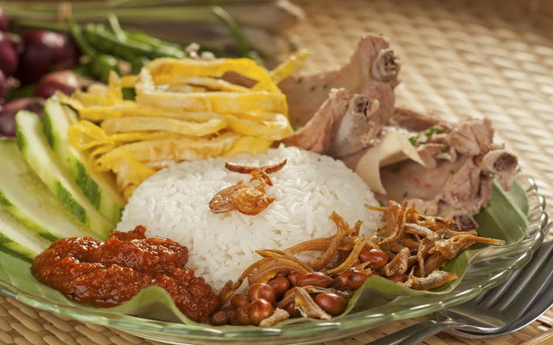 1. Gulai Ikan Patin, 2. Asam Pedas Ikan Baung, 3. Mie Sagu , 4. Ikan Asap, 5. Gulai Belacan, 6. Mie Lendir, 7. Sup Ikan Batam, 8. Asidah, 9. Lempok Durian, 10. Roti Jala Kari Ayam, 11. Cincalok, 12. Nasi Lemak