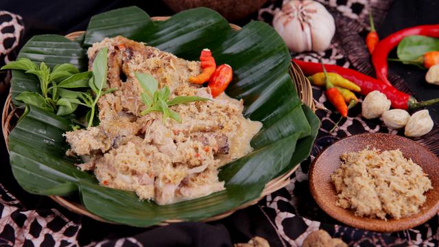 1.Sego Cawuk, 2.Rujak Soto, 3.Bagiak, 4.Pindang Koyong, 5.Pecel  Pitik, 6.Sumping, 7.Sego Bungkus, 8.Kelemben, 9.Ladrang Sabrang , 10.Ayam Pedes