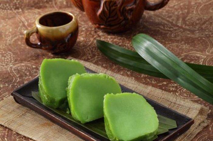 1. Dodol Nanas, 2. Duku Kumpeh, 3. Bolu Kojo, 4. Lempok Durian, 5. Tempoyak, 6. Pempek, 7. Kopi Bubuk Cap AAA, 8. Dodol Kentang, 9. Batik Jambi, 10. Kaos Khas Jambi, 11. Gelamai Perentak, 12. Kue Padamaran