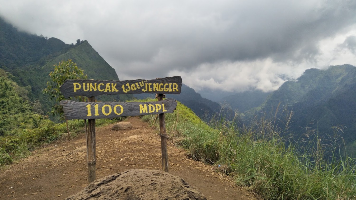 1. Alun-Alun Mojokerto, 2. Nasi Goreng Yakuza, 3. White Modjo Kitchen &amp; Coffee, 4. Bukit Watu Jengger, 5. Bumi Perkemahan Dlundung Trawas, 6. Puncak Gn. Penanggungan
