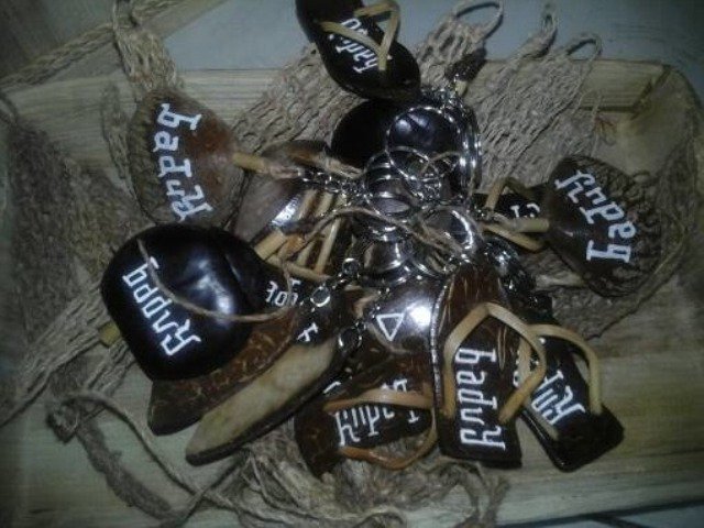 1. Bolu Benteng, 2. Lapis Beneng, 3. Sagon Bakar, 4. Dodol, 5. Ketan Bintul, 6. Kecap Manis SH, 7. Gantungan Kunci, 8. Tas Baduy, 9. Kue Gipang, 10. Ceplis