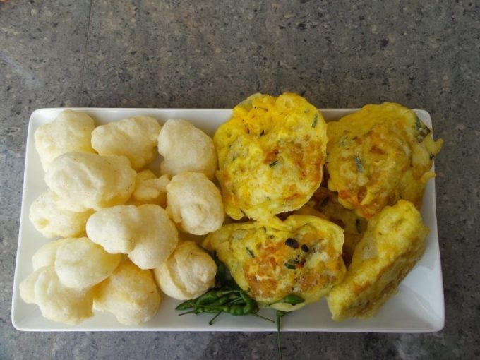 1. Kacang Dieng, 2. Purwaceng, 3. Carica, 4. Kripik Jamur, 5. Geblek dan Tempe Kemul, 6. Terong Belanda, 7. Dendeng Gepuk, 8. Opak Singkong, 9. Teh Tambi, 10. Sagon