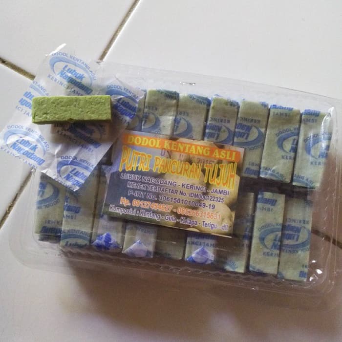 1. Dodol Nanas, 2. Duku Kumpeh, 3. Bolu Kojo, 4. Lempok Durian, 5. Tempoyak, 6. Pempek, 7. Kopi Bubuk Cap AAA, 8. Dodol Kentang, 9. Batik Jambi, 10. Kaos Khas Jambi, 11. Gelamai Perentak, 12. Kue Padamaran