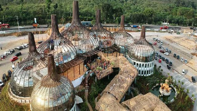 1. Taman Tabanas, 2. Lawang Sewu, 3. Kota Tua, 4. Kawasan Simpang Lima, 5. Pecinan Semarang, 6. Dusun Semilir, 7. Banjir Kanal Barat, 8. Masjid Agung Jawa Tengah, 9. Klentheng Sam Poo Kong, 10. Eling Bening 