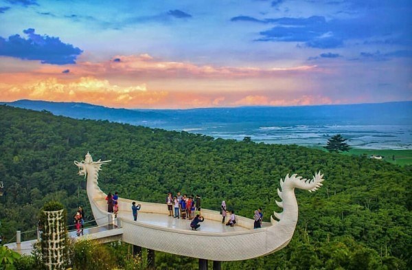 1. Taman Tabanas, 2. Lawang Sewu, 3. Kota Tua, 4. Kawasan Simpang Lima, 5. Pecinan Semarang, 6. Dusun Semilir, 7. Banjir Kanal Barat, 8. Masjid Agung Jawa Tengah, 9. Klentheng Sam Poo Kong, 10. Eling Bening 