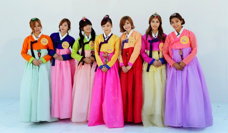 1. Ginseng, 2. Kimchi, 3. Hanji, 4. Hangwa, 5. Bantal Tradisional, 6. Sumpit Besi, 8. Kosmetik, 9. Hanbok, 10. Pernak-Pernik Hallyu, 11. Banana Uyu, 12. Aksesoris Khas Korea