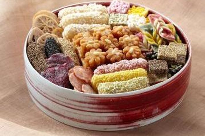 1. Ginseng, 2. Kimchi, 3. Hanji, 4. Hangwa, 5. Bantal Tradisional, 6. Sumpit Besi, 8. Kosmetik, 9. Hanbok, 10. Pernak-Pernik Hallyu, 11. Banana Uyu, 12. Aksesoris Khas Korea