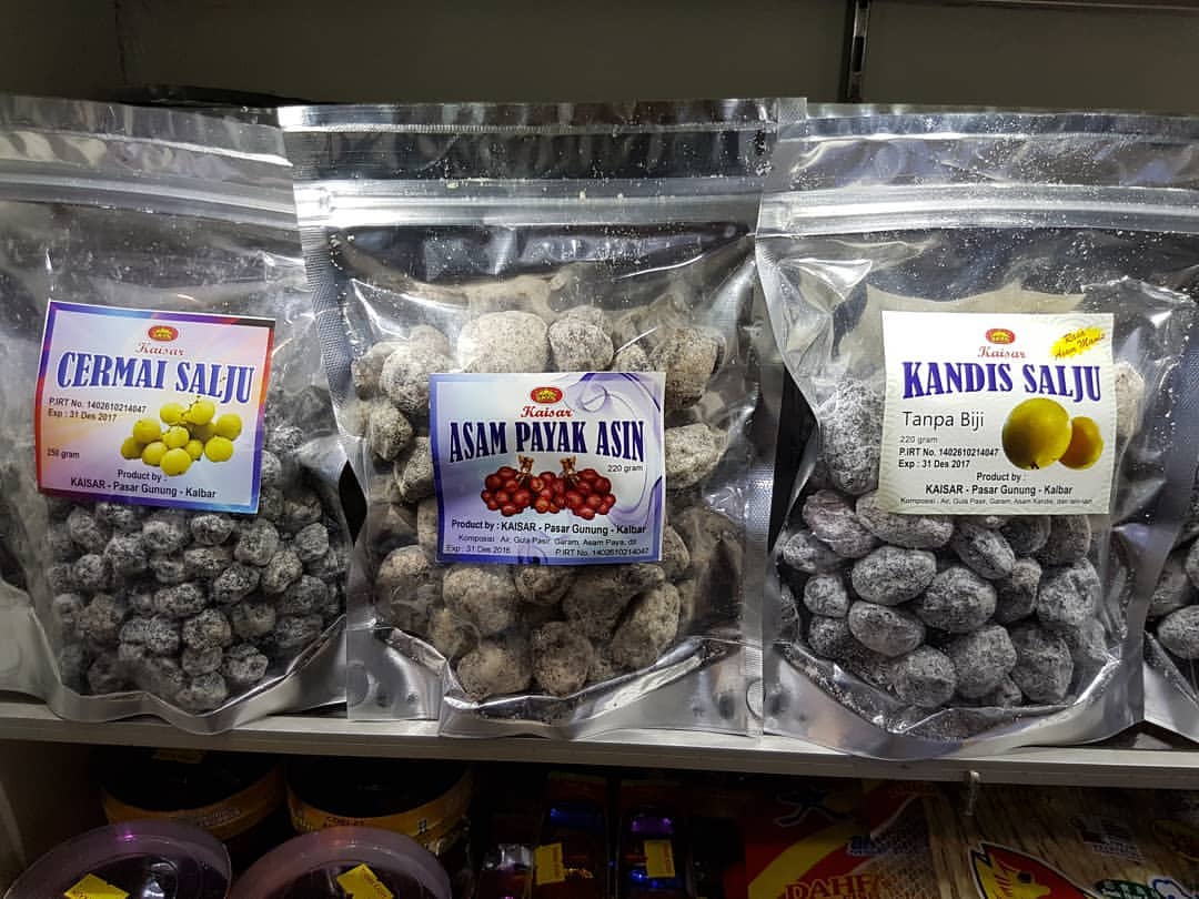 1. Bingke, 2. Snek Meruku, 3. Chai Kue, 4. Juhi Bakar, 5. Cokelat Lidah Buaya, 6. Lempok Durian, 7. Pisang Srikaya, 8. Cokelat Wijen, 9. Kerupuk Amplang, 10. Kacang Piinatsu, 11. Brownies Durian, 12. Manisan Kandis Salju