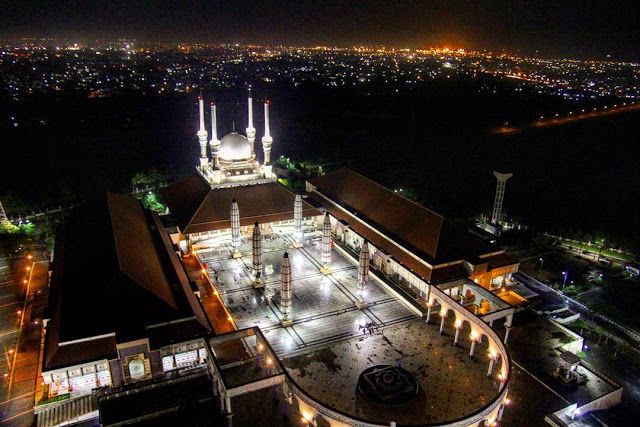 1. Taman Tabanas, 2. Lawang Sewu, 3. Kota Tua, 4. Kawasan Simpang Lima, 5. Pecinan Semarang, 6. Dusun Semilir, 7. Banjir Kanal Barat, 8. Masjid Agung Jawa Tengah, 9. Klentheng Sam Poo Kong, 10. Eling Bening 