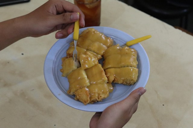 1. Bingke, 2. Snek Meruku, 3. Chai Kue, 4. Juhi Bakar, 5. Cokelat Lidah Buaya, 6. Lempok Durian, 7. Pisang Srikaya, 8. Cokelat Wijen, 9. Kerupuk Amplang, 10. Kacang Piinatsu, 11. Brownies Durian, 12. Manisan Kandis Salju