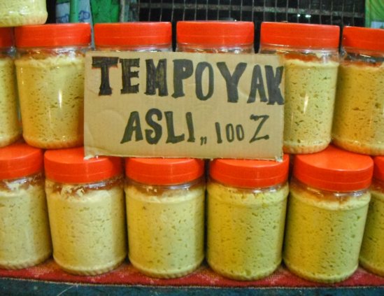 1. Dodol Nanas, 2. Duku Kumpeh, 3. Bolu Kojo, 4. Lempok Durian, 5. Tempoyak, 6. Pempek, 7. Kopi Bubuk Cap AAA, 8. Dodol Kentang, 9. Batik Jambi, 10. Kaos Khas Jambi, 11. Gelamai Perentak, 12. Kue Padamaran