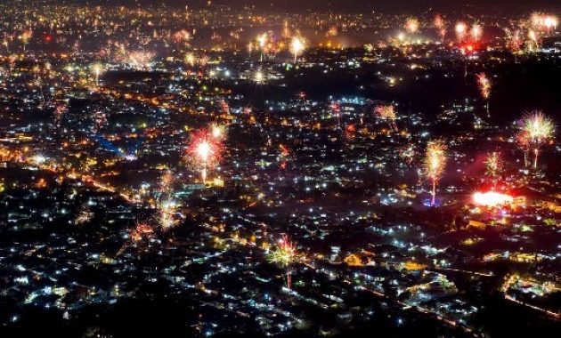 1. Alun-Alun Batu, 2. Jambuluwuk Resort Batu, 3. Balai Kota Among Tani, 4. Amartha Hills &amp; Resort, 5. Batu Night Spectacular (BNS), 6. Gunung Banyak Paralayang, 7. Pupuk Bawang, 8. Golden Tulip Resort , 9. Wisata Payung, 10. Taman Langit