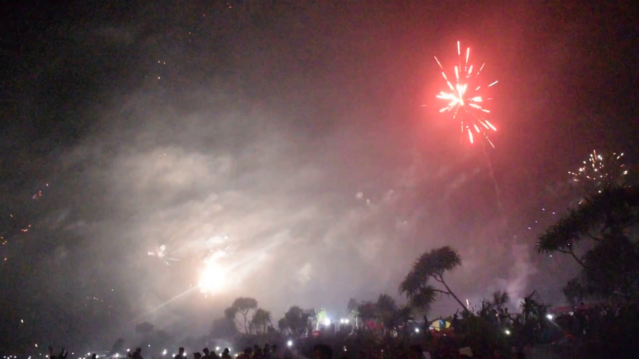 1. Alun-Alun Garut, 2. Kampung Sampireun, 3. Leuweung Oko, 4. Dusun Coffee, 5. Perkebunan Teh Dayeuh Manggung, 6. Gunung Papandayan