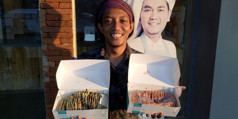 1. Batik, 2. Rengginang, 3. Kerupuk Lambak, 4. Kerupuk Melarat, 5. Sirup Tjampolay, 6. Tomcir, 7. Terasi Udang, 8. Keripik Gemblong, 9. T-Shirt Ingsun, 10. Cirebon Sultana, 11. Emping Bumbu, 12. Jeniper