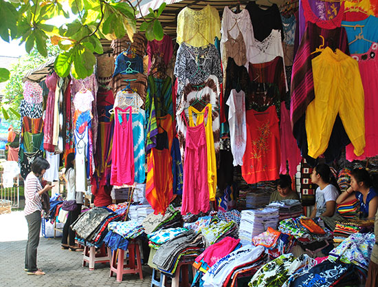 1. Kaos Joger, 2. Pie Susu, 3. Kacang Disco, 4. Pia Legong, 5. Baju Bali, 6. Manik-Manik, 7. Gelang, 8. Kacang Matahari, 9. Baju Barong, 10. Dodol Singaraja, 11. Salak, 12. Tas Rotan Bulat