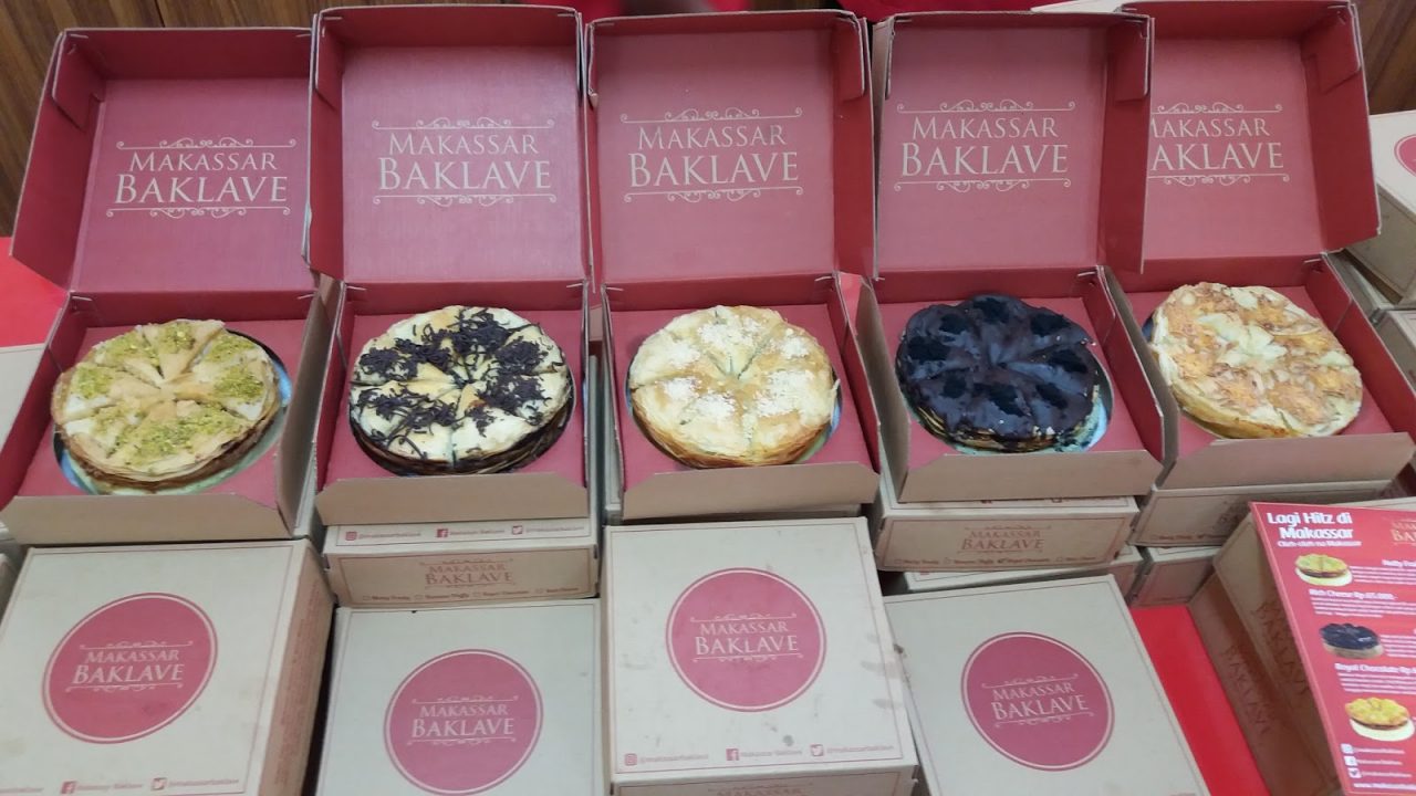 1. Baklave, 2. Bosang, 3. Bannang Bannang, 4. Baruasa, 5. Kerupuk Pisang Ijo, 6. Dangke’, 7. Kerupuk Jintan, 8. Kacang Sembunyi, 9. Deppa Tori, 10. Otak-Otak Ikan Tenggiri, 11. Bolu Cukke, 12. Baju Kaos