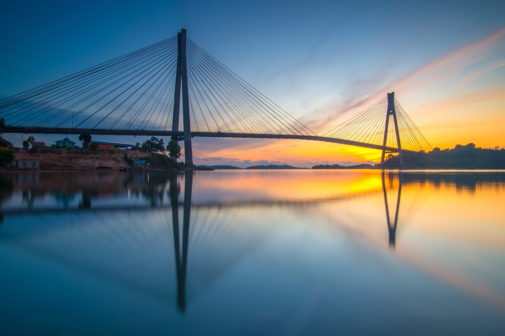1. Bukit Senyum, 2. Pantai Viovio, 3. Megawisata Ocarina Batam, 4. Lampu Hias Sungai Jodoh, 5. Welcome To Batam Monument, 6. Jembatan Barelang 