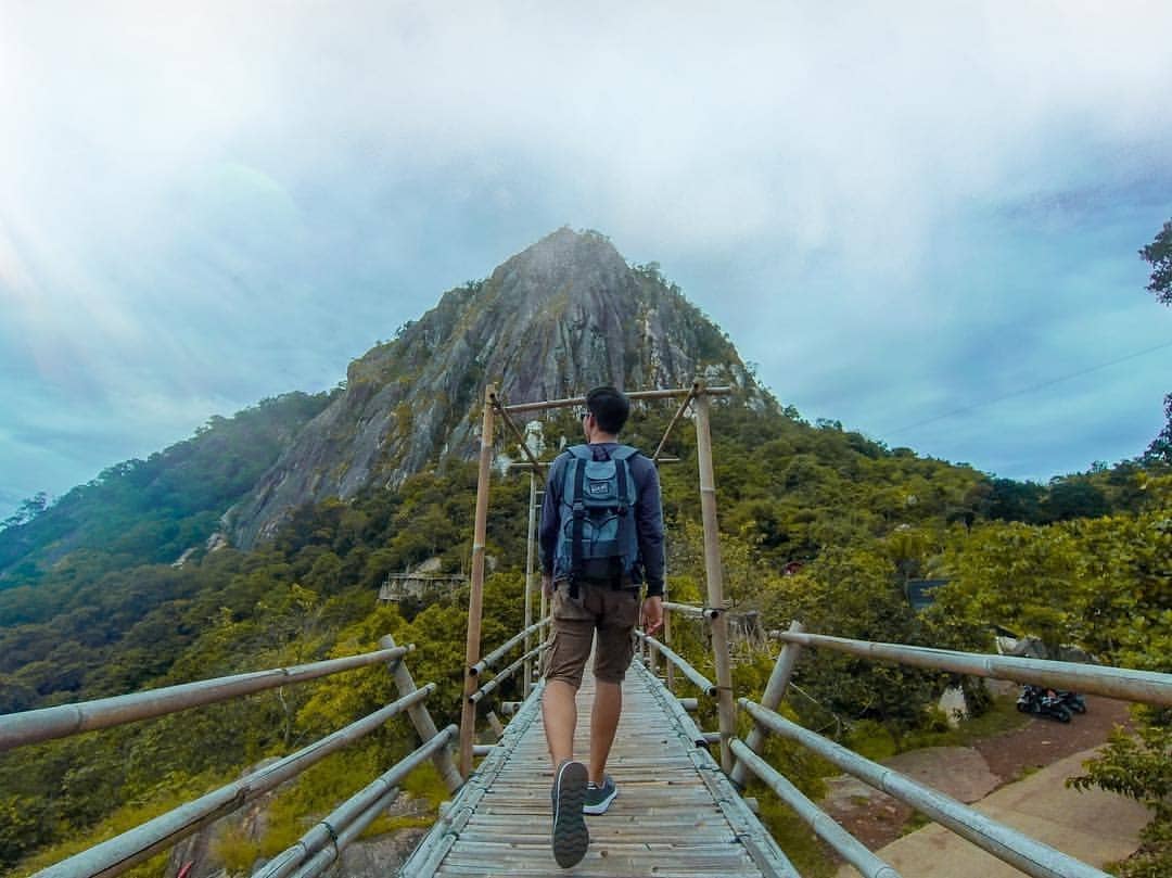 1. Tebing Parang, 2. Sasak Panyawangan, 3. Wisata Alam Gunung Bongkok, 4. Sri Baduga Fountain Park, 5. Hidden Valey Hills, 6. Gunung Lembu
