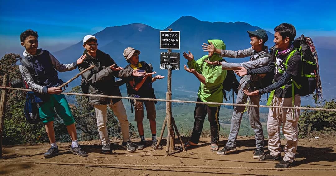 Harga Tiket Masuk, Jalan Menuju Lokasi, Fasilitas, Pesona Gunung Kencana, Sekilas Gunung Kencana
