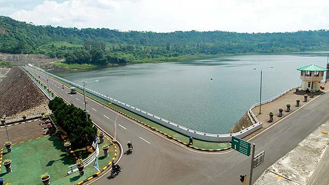 1. Waduk Jatiluhur, 2. Waduk Jatigede, 3. Waduk Cirata, 4. Waduk Karian, 5. Waduk Kuningan, 6. Waduk Darma, 7. Waduk Saguling, 8. Waduk Ciawi, 9. Waduk Sukamahi, 10. Waduk Sadawarna