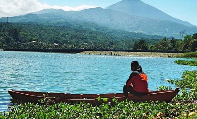 1. Waduk Jatiluhur, 2. Waduk Jatigede, 3. Waduk Cirata, 4. Waduk Karian, 5. Waduk Kuningan, 6. Waduk Darma, 7. Waduk Saguling, 8. Waduk Ciawi, 9. Waduk Sukamahi, 10. Waduk Sadawarna