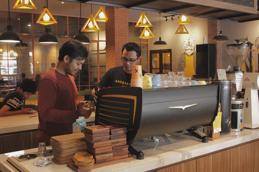 Daftar Harga Menu, Daftar Minuman, Jalan Menuju Lokasi, Fasilitas , Review Antarakata 