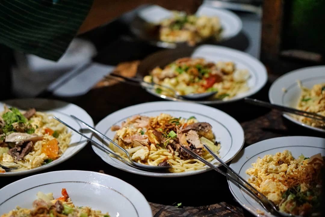 Daftar Harga Menu, Daftar Harga Minuman, Jalan Menuju Lokasi, Fasilitas, Menu Hidangan, Daya Tarik Warung Bakmi