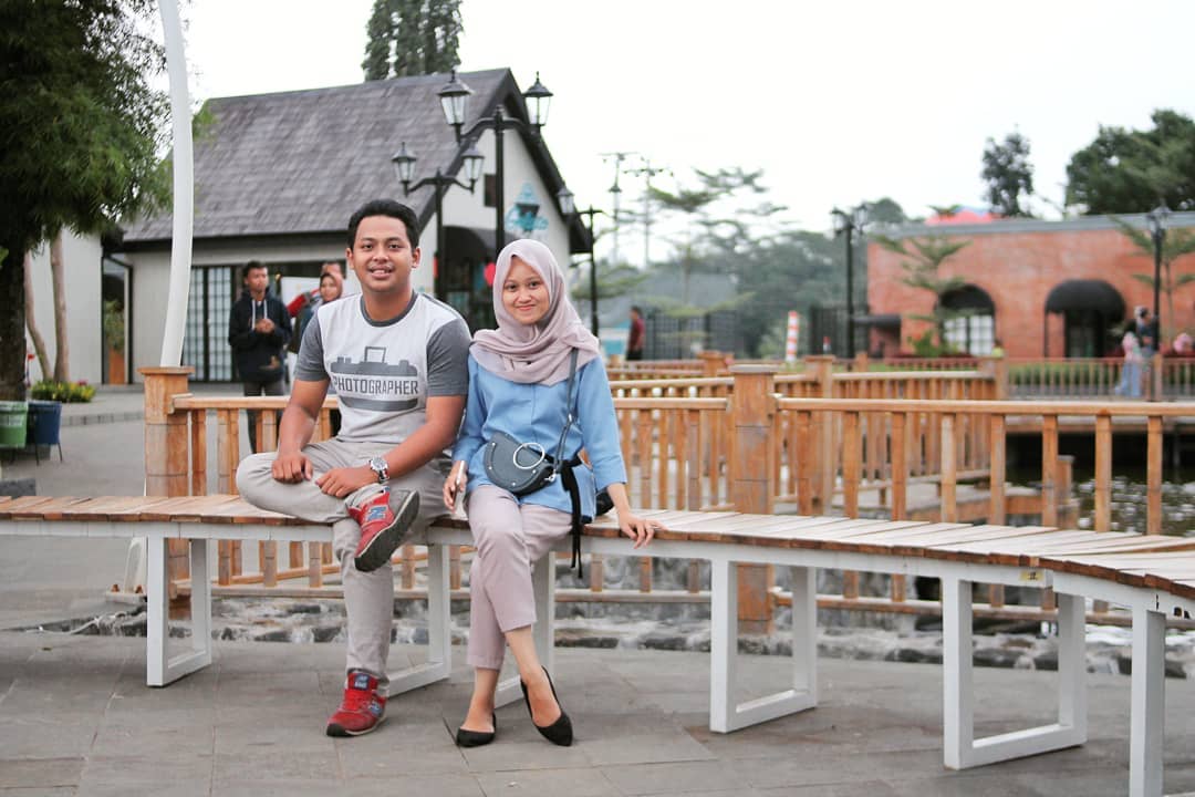 Harga Tiket Masuk, Jalan Menuju Lokasi, Fasilitas, 1. Area Food Court, Spot Foto Instagramable, Sekilas The Village