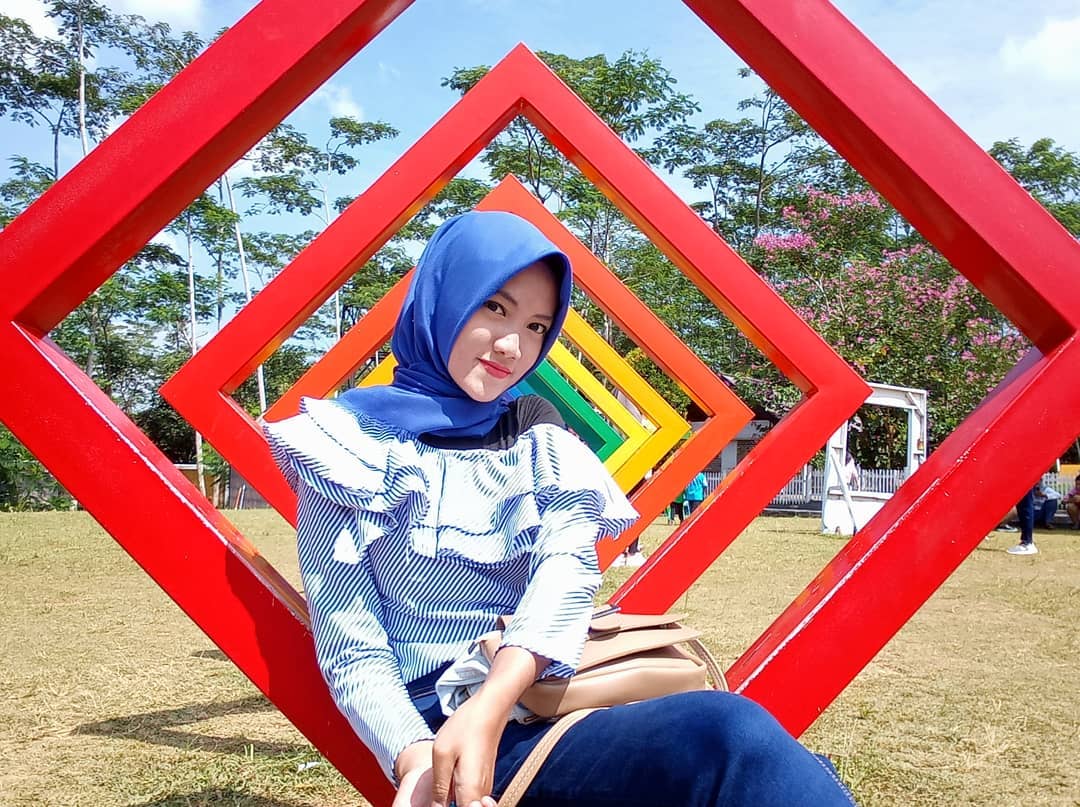 Harga Tiket Masuk, Jalan Menuju Lokasi, Fasilitas, 1. Area Food Court, Spot Foto Instagramable, Sekilas The Village