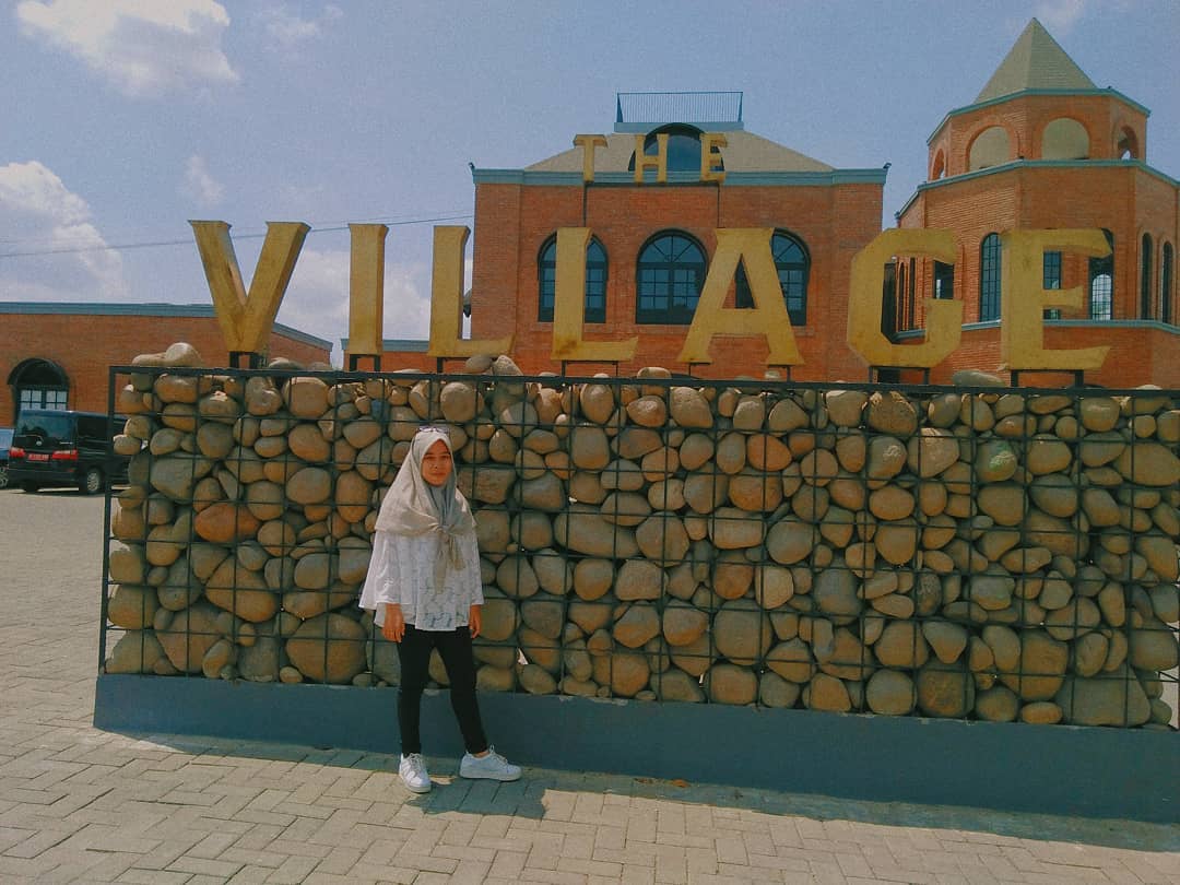 The village purwokerto wahana harga tiket masuk fasilitas 2025 hotel dekat alamat jam buka malam hari berapa baturaden arah wisata apa itu kabupaten banyumas jawa tengah tutup balon berita food court dusun I rempoah deskripsi tempat di denah penginapan d foto spot gambar letak geografis htm info informasi karcis kolam renang rute ke loker lokasi lengkap biaya no telp of owner obyek operasional objek pandak pemilik review sejarah tarif taman tentang, Harga Tiket Masuk, Jalan Menuju Lokasi, Fasilitas, 1. Area Food Court, Spot Foto Instagramable, Sekilas The Village