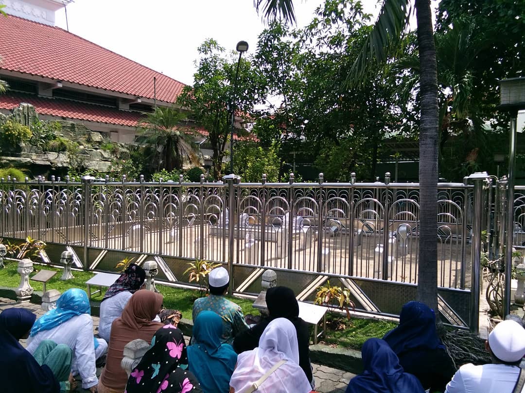 Perjalanan Religi , Petilasan Sunan Kalijaga, Istri Sunan Ampel , Hotel Dekat Lokasi , Kawasan Ampel Tempo Dulu, Sunan Giri Gresik