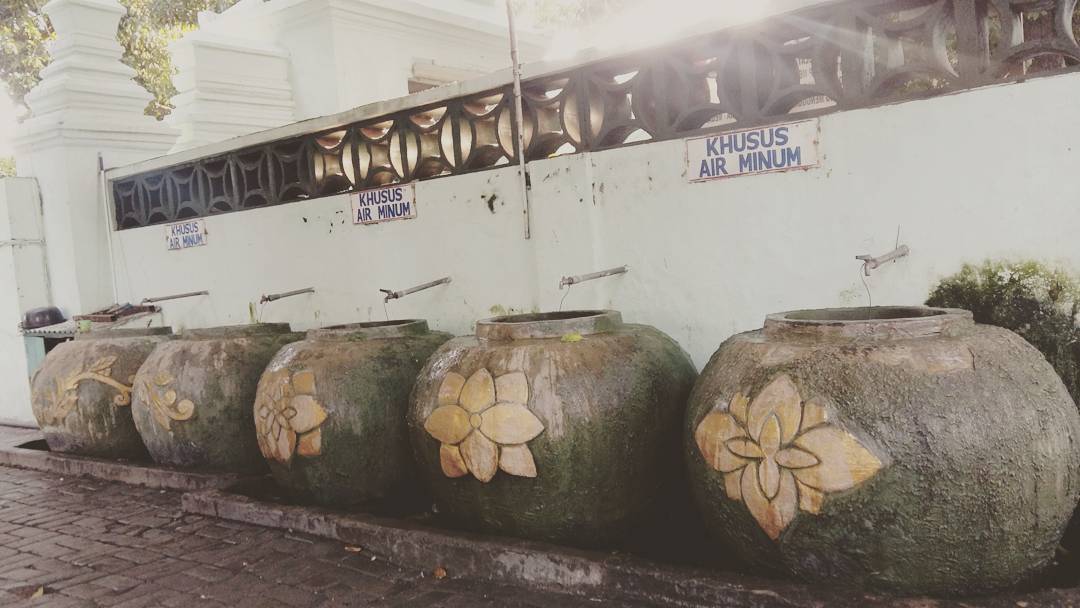 Perjalanan Religi , Petilasan Sunan Kalijaga, Istri Sunan Ampel , Hotel Dekat Lokasi , Kawasan Ampel Tempo Dulu, Sunan Giri Gresik