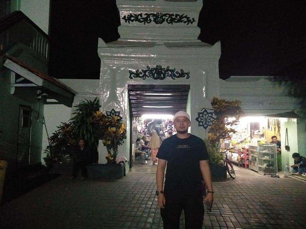 Perjalanan Religi , Petilasan Sunan Kalijaga, Istri Sunan Ampel , Hotel Dekat Lokasi , Kawasan Ampel Tempo Dulu, Sunan Giri Gresik