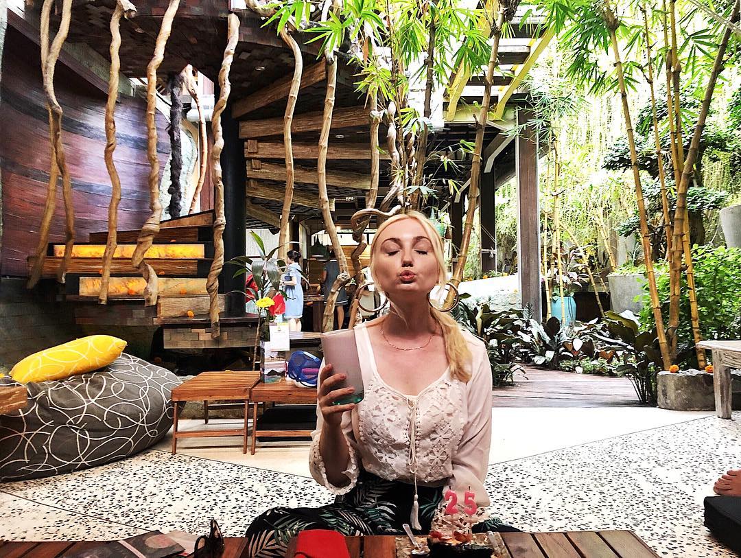 Jalan Menuju Lokasi, Menu Makanan , Sekitar Ubud, Clear Express, Direnovasi Karena Kebakaran, Sosial Media dan Lainnya, Direview Banyak Website 