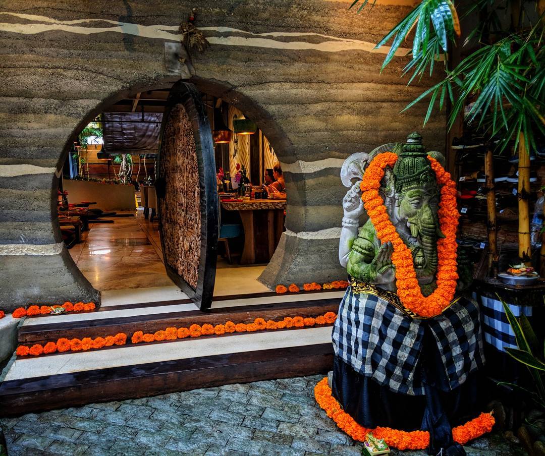 Jalan Menuju Lokasi, Menu Makanan , Sekitar Ubud, Clear Express, Direnovasi Karena Kebakaran, Sosial Media dan Lainnya, Direview Banyak Website 