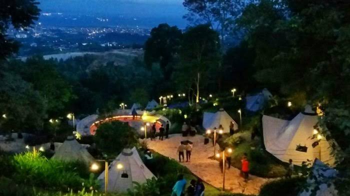 1. Bukit Sakura Kemiling, 2. Taman Kupu-Kupu Gita Persada, 3. Elephant Park, 4. Agrowisata Horti Park, 5. Taman Wisata Lembah Hijau, 6. Alam Wawai Eco Park, 7. Wisata Villa Gardenia, 8. Lungsir, 9. Taman Merdeka Metro, 10. Taman Nemo
