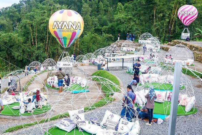 1. Umbul Sidomukti, 2. Candi Gedong Songo, 3. Taman Bunga Celosia, 4. Ayana Gedong Songo, 5. Plantera Fruit Paradise Ngebruk, 6. New Bandungan Indah Waterpark&amp;Family Resort, 7. Wisata Pasar Tradisional, 8. Susan Spa&amp;Resort, 9. Watu Gunung, 10. Curug 7 Bidadari
