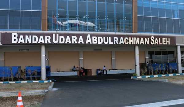 1. Bandar Udara Internasional Juanda Sidoarjo, 2. Bandara Abdul Rachman Saleh Malang, 3. Bandara Blimbingsari Banyuwangi, 4. Bandar Udara Nasional Trunojoyo Sumenep, 5. Bandara Notohadinegoro Jember, 6. Bandara Harun Thohir Gresik, 7. Pangakalan Udara Iswahyudi Magetan, 8. Heliport Surya Air PT. Gudang Garam.Tbk Kediri, 9. Lapangan Terbang Blambangan, 10. Lapangan Terbang Darmo