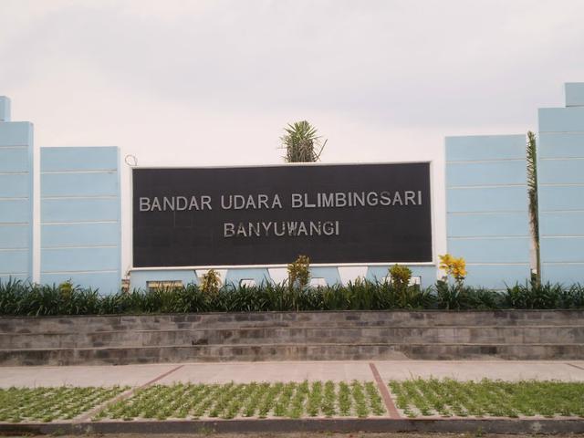 1. Bandar Udara Internasional Juanda Sidoarjo, 2. Bandara Abdul Rachman Saleh Malang, 3. Bandara Blimbingsari Banyuwangi, 4. Bandar Udara Nasional Trunojoyo Sumenep, 5. Bandara Notohadinegoro Jember, 6. Bandara Harun Thohir Gresik, 7. Pangakalan Udara Iswahyudi Magetan, 8. Heliport Surya Air PT. Gudang Garam.Tbk Kediri, 9. Lapangan Terbang Blambangan, 10. Lapangan Terbang Darmo