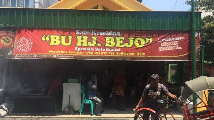 1. Mbak Diah, 2. Bu Edi, 3. Bu Pon, 4. Bu Jito “Dlidir”, 5. Pak Manto, 6. Mbok Galak, 7. Bu Haji Bejo, 8. Mbak Amik, 9. Mbak Cilik, 10. Gongso Mas “Dedet”