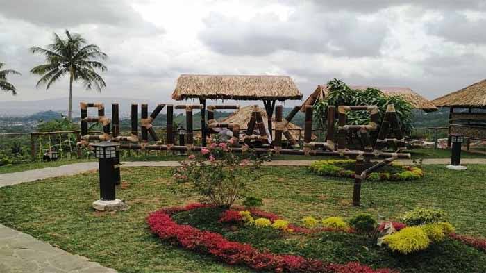 1. Bukit Sakura Kemiling, 2. Taman Kupu-Kupu Gita Persada, 3. Elephant Park, 4. Agrowisata Horti Park, 5. Taman Wisata Lembah Hijau, 6. Alam Wawai Eco Park, 7. Wisata Villa Gardenia, 8. Lungsir, 9. Taman Merdeka Metro, 10. Taman Nemo
