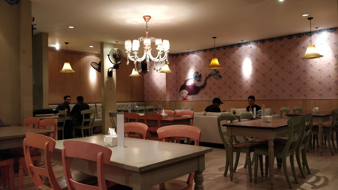 1. Giggle Box Cafe and Resto, 2. Burangrang, 3. Gandapura, 4. Bandung Indah Plaza (BIP), 5. Festival Citylink, 6. Setiabudi, 7. Istana Plaza, 8. Jatinangor, 9. Trans Studio Mall, 10. Buah Batu