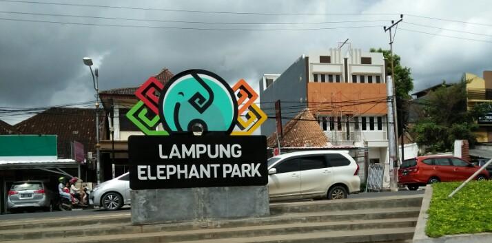 1. Bukit Sakura Kemiling, 2. Taman Kupu-Kupu Gita Persada, 3. Elephant Park, 4. Agrowisata Horti Park, 5. Taman Wisata Lembah Hijau, 6. Alam Wawai Eco Park, 7. Wisata Villa Gardenia, 8. Lungsir, 9. Taman Merdeka Metro, 10. Taman Nemo