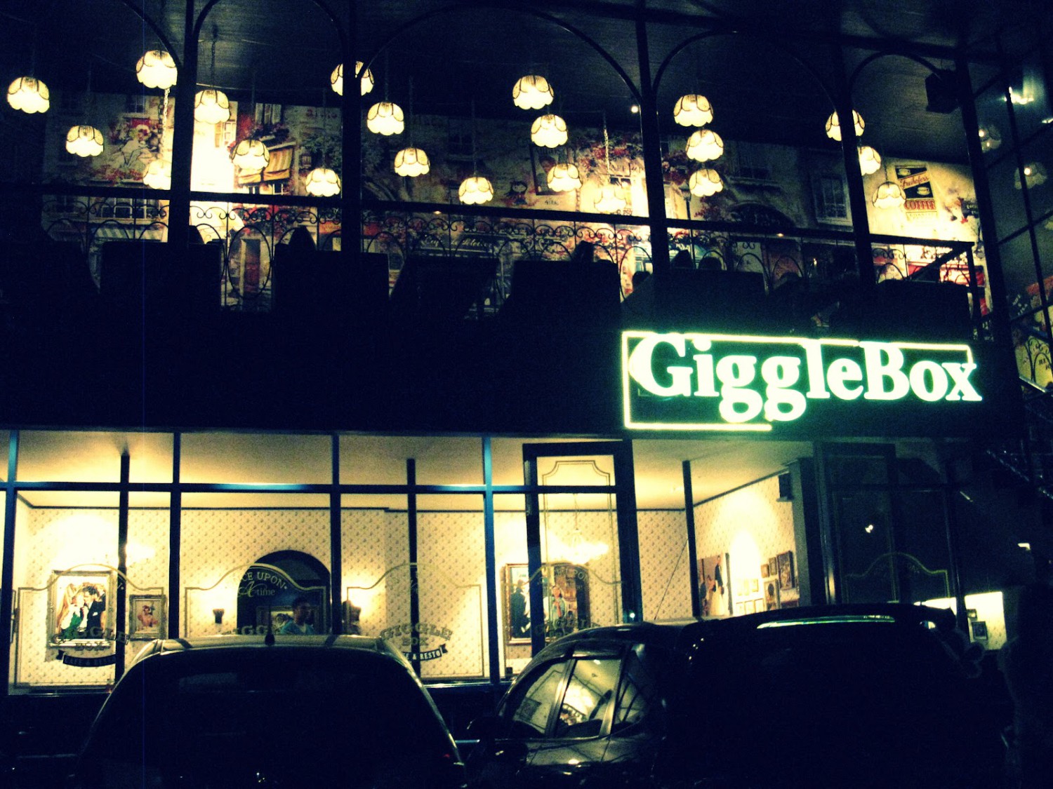 1. Giggle Box Cafe and Resto, 2. Burangrang, 3. Gandapura, 4. Bandung Indah Plaza (BIP), 5. Festival Citylink, 6. Setiabudi, 7. Istana Plaza, 8. Jatinangor, 9. Trans Studio Mall, 10. Buah Batu