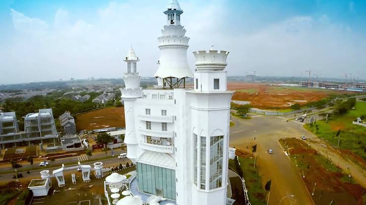 1. Taman Kota 1 BSD, 2. Taman Kota 2 BSD, 3. Taman Kota 3 BSD, 4. Scientia Square Park, 5. Taman Tebing Koja, 6. Froggy Castle, 7. Taman Perdamaian BSD, 8. Sakura Park Aeon Mall, 9. Taman Gajah Tunggal, 10. Branchsto Equestrian Park