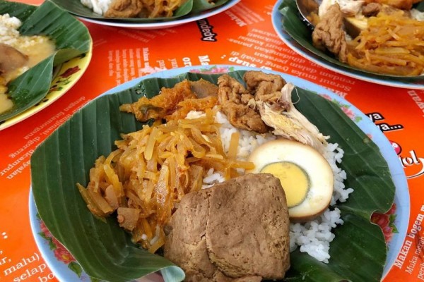 1. Warung Bu Widodo, 2. Warung Bu Pini, 3. Depot Bu Nyoto, 4. Mbak Jum Kemuning, 5. Warung Yu Nah, 6. Warung Bu Sami, 7. Warung Bu Yoto, 8. Karang Kojo, 9. Bu Sulami, 10. Bu Har