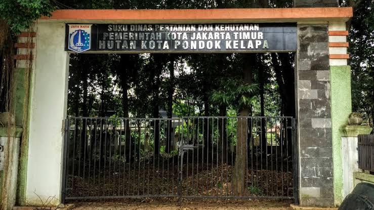 1. Taman Waduk Ria Rio, 2. Taman Mini Indonesia Indah, 3. Taman Anggrek Indonesia Permai, 4. Taman RPTRA Bambu Petung, 5. Taman Palem, 6. Hutan Kota Pondok Kelapa, 7. Taman Menteng Utama, 8. Taman Rusa Bintik Putih Brigif 17, 9. Taman Cornel Simanjuntak, 10. Taman Mahoni