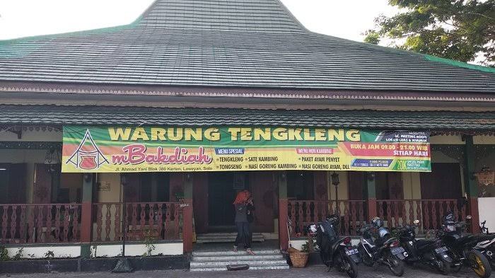 1. Mbak Diah, 2. Bu Edi, 3. Bu Pon, 4. Bu Jito “Dlidir”, 5. Pak Manto, 6. Mbok Galak, 7. Bu Haji Bejo, 8. Mbak Amik, 9. Mbak Cilik, 10. Gongso Mas “Dedet”