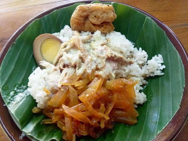 1. Warung Bu Widodo, 2. Warung Bu Pini, 3. Depot Bu Nyoto, 4. Mbak Jum Kemuning, 5. Warung Yu Nah, 6. Warung Bu Sami, 7. Warung Bu Yoto, 8. Karang Kojo, 9. Bu Sulami, 10. Bu Har